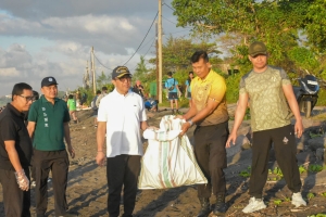 Peringati Hari Lingkungan Hidup Sedunia, Pemkot Denpasar Gelar Aksi Kebersihan dan Penanaman Pohon Serentak.
