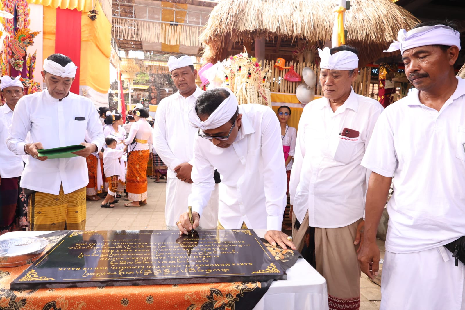Wali Kota Jaya Negara Hadiri Karya Pududusan Agung di Pura Dalem Pengaotan Desa Adat Bekul.