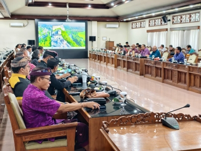Kriminalitas Meningkat :  Komisi I DPRD Minta Pengawasan WNA, Peran Pecalang dan CCTV Diperkuat