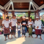 Peduli Pendidikan, Desa Adat Penatih Puri Salurkan Dana Motivasi Bagi Murid Baru.