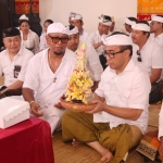 Wali Kota Jaya Negara Hadiri Upacara Pujawali dan Ngenteg Linggih, Padudusan Alit, Ngungkup Dewa Pura Banjar Dukuh Sari Desa Adat Sesetan