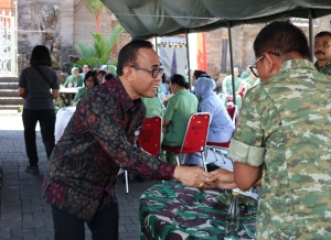 Wali Kota Jaya Negara Hadiri Bazar Murah HUT Ke-81 TNI, Perkuat Sinergi Dan Ketahanan Pangan