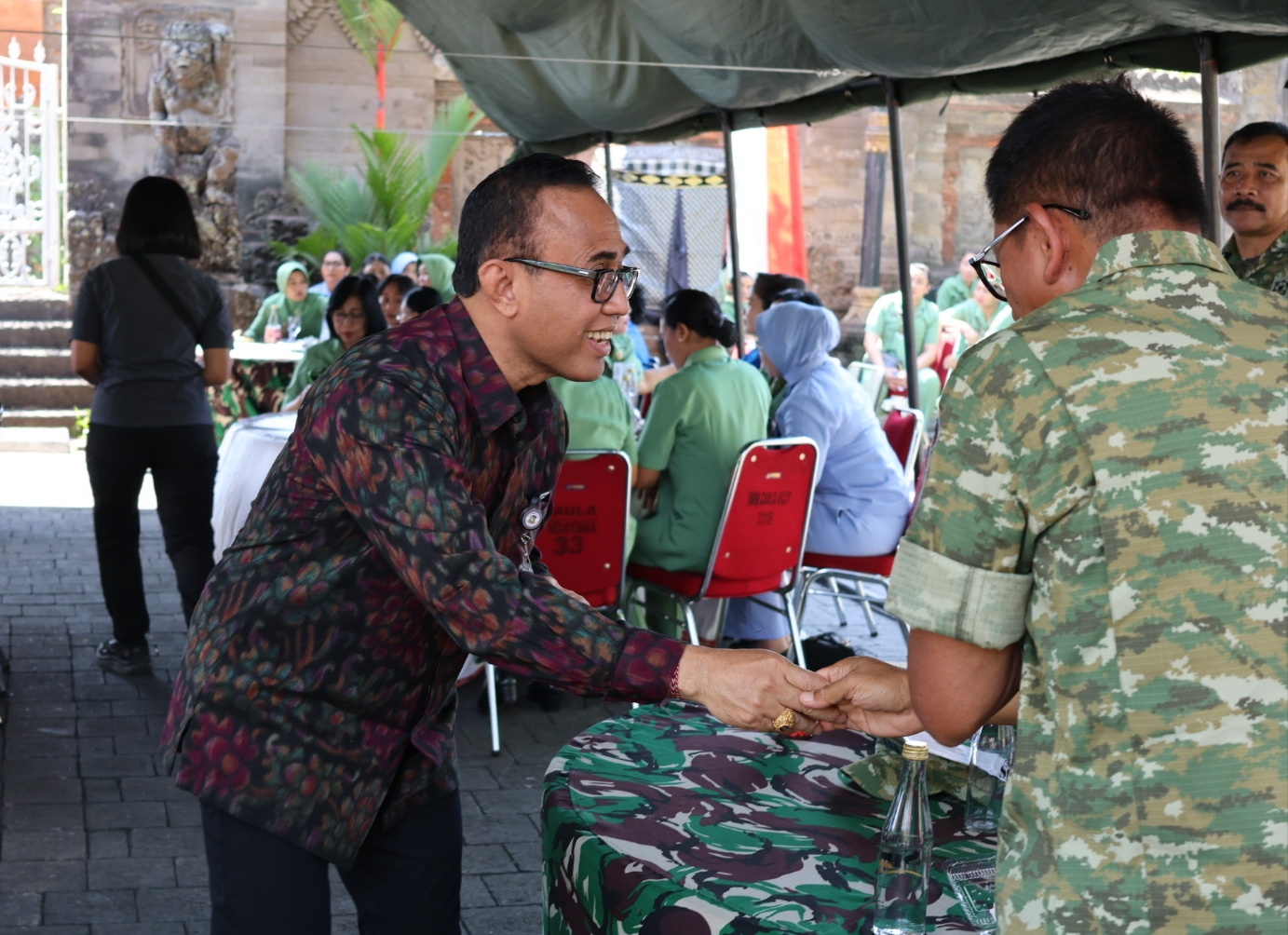 Wali Kota Jaya Negara Hadiri Bazar Murah HUT Ke-81 TNI, Perkuat Sinergi Dan Ketahanan Pangan