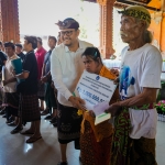 Wabup Bagus Alit Sucipta Serahkan Ratusan Bantuan Perumahan dan Disabilitas