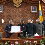Wawali Arya Wibawa Hadiri Sidang Paripurna ke-23 Masa Persidangan III DPRD Kota Denpasar, Seluruh Fraksi DPRD Setujui Perda Kawasan Tanpa Rokok