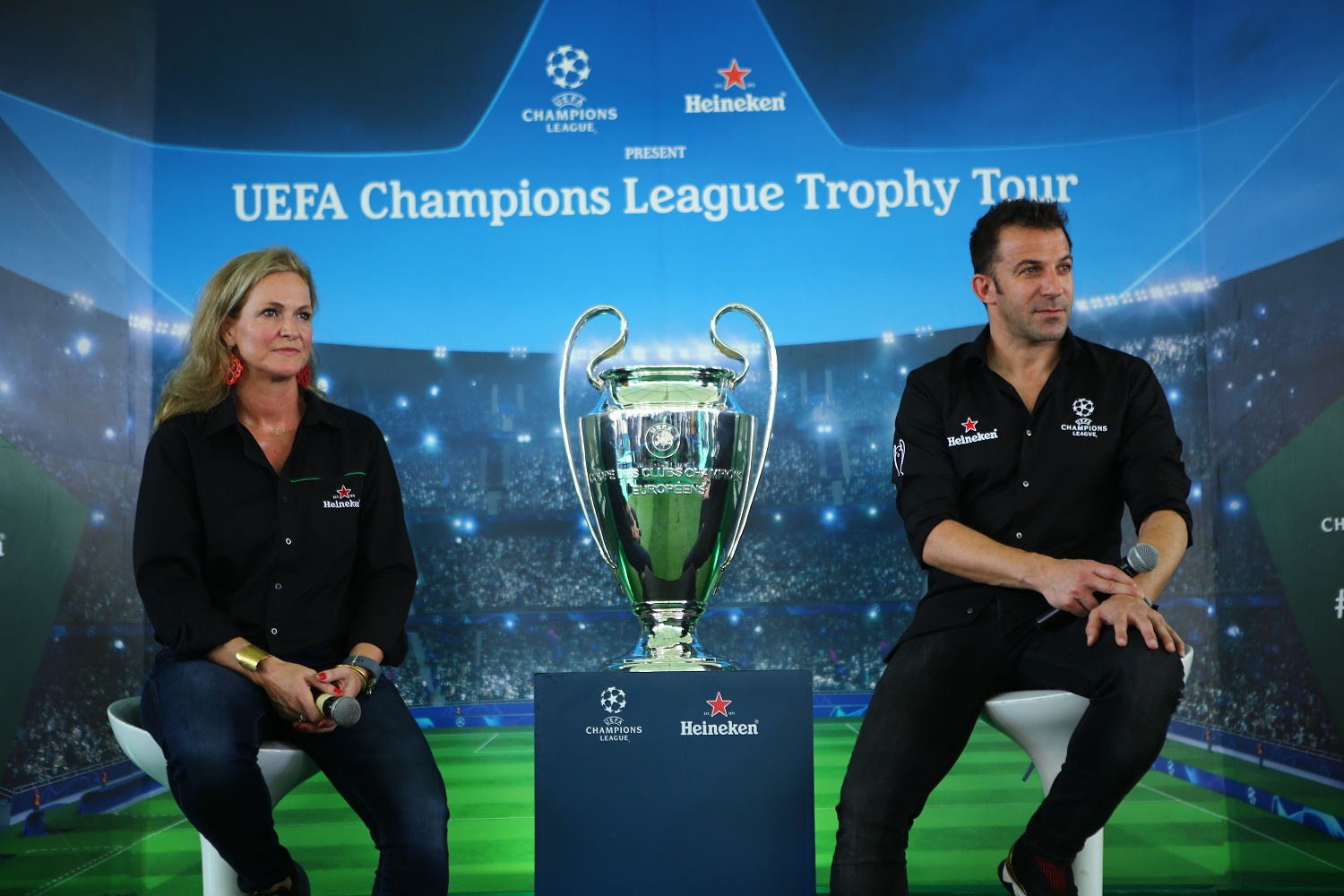 Alessandro Del Piero dalam rangka UEFA Champions League Trophy Tour 2019 : Nikmati keindahan Pantai Bali