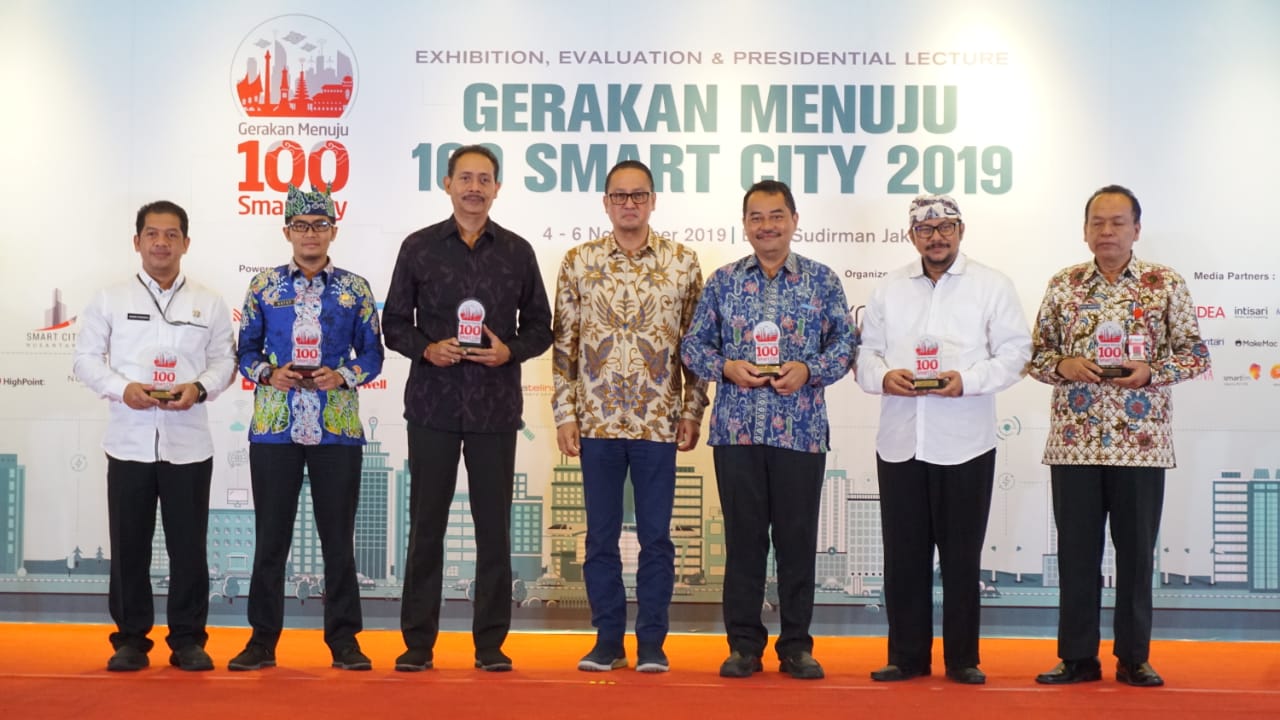 Denpasar Raih Penghargaan Best City Smart Economy 2019. Sukses Bingkai Inovasi Pengembangan Ekonomi Berbasis Smart City