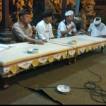 PREJURU DESA ADAT GIANYAR, PUTUSKAN TAWUR KESANGA SESUAI DRESTA DAN UGER UGER.