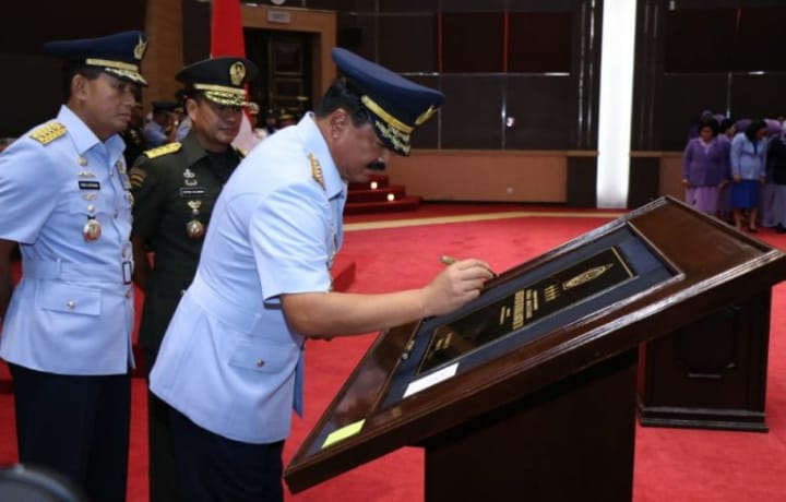 Resmikan Pusat Informasi Maritim, Panglima TNI pesan sinergi pengelolaan  Laut