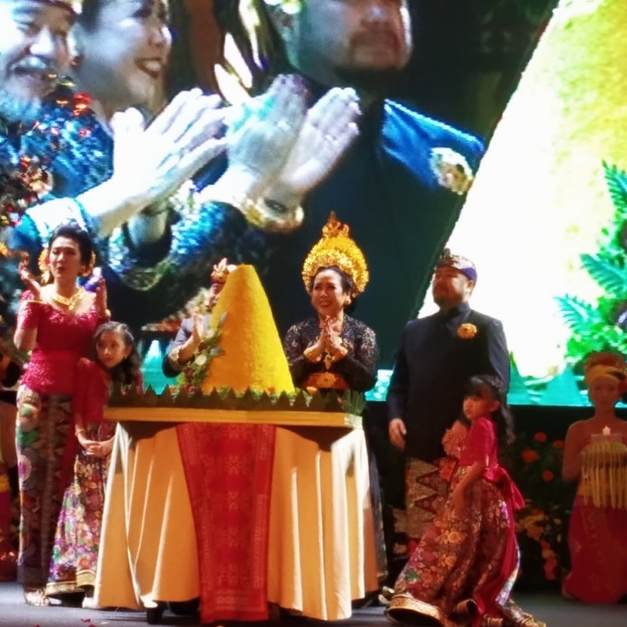 Pasangan Suami Istri  MR.JOGER Rayakan 40+1 Tahun Hari Pernikahan dan 39 Tahun Pabrik Kata-Kata JOGER