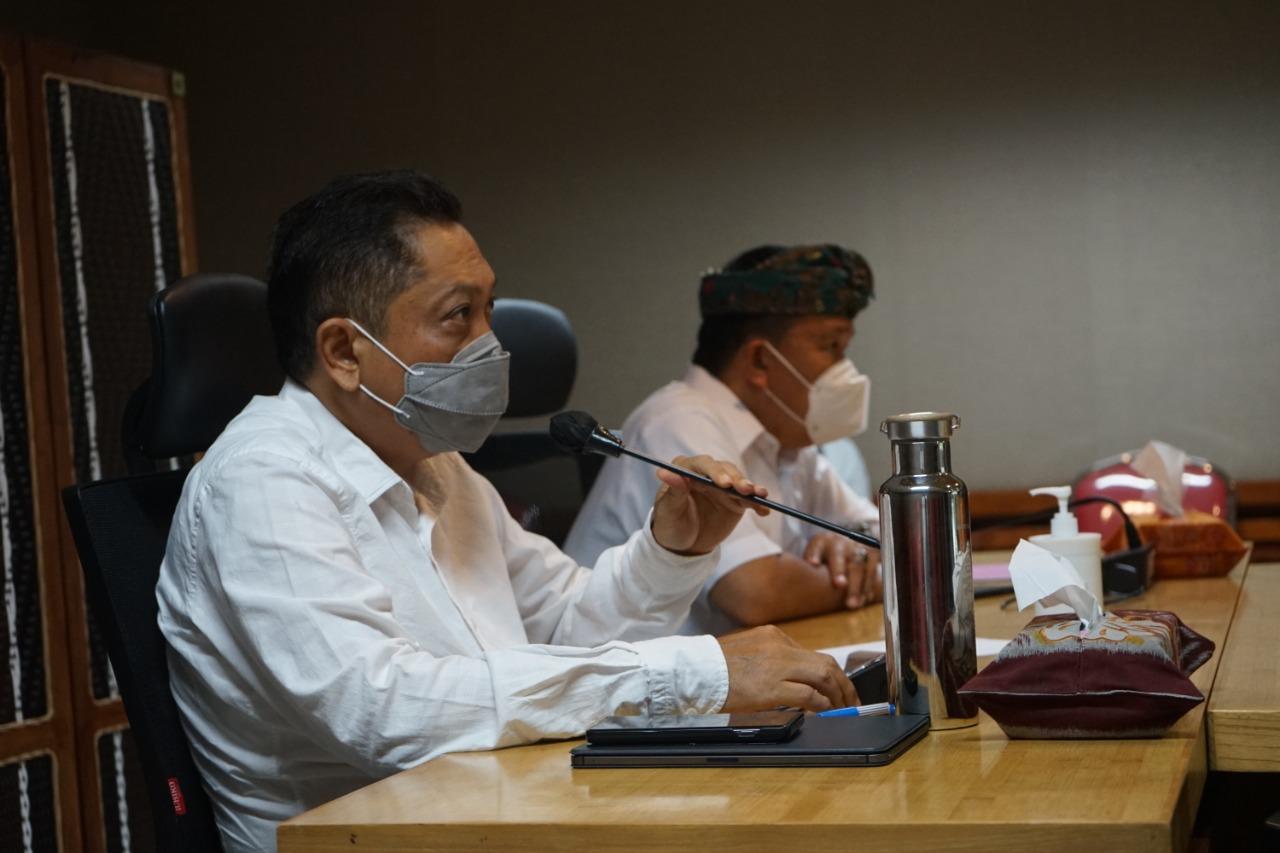 Pimpin Rapat Evaluasi Covid-19, Rai Mantra Ajak Fokus Penangan Sesuai Peta Sebaran.