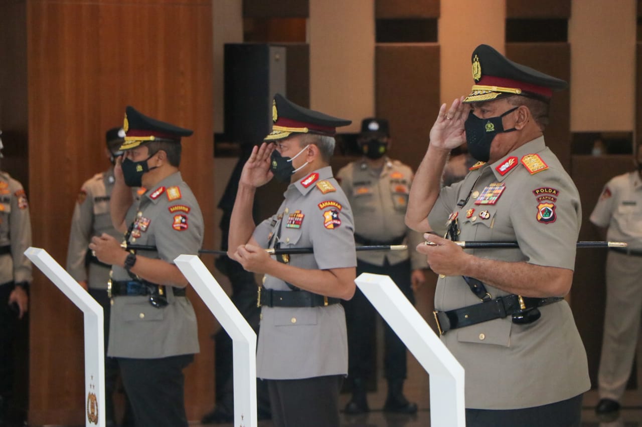 Kapolri Lantik Irjen Paulus Waterpauw Putra Papua Sebagai Kabaintelkam Polri