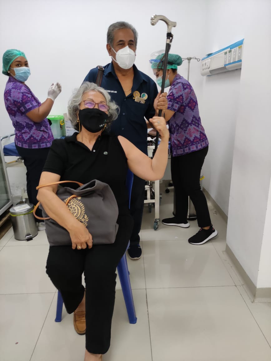 Lansia di Kota Denpasar Antusias Ikuti Vaksinasi Covid-19 Tahap II