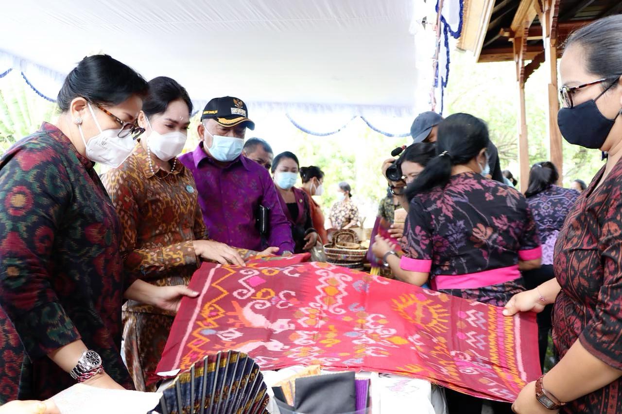 Ny Putri Koster Dukung Rencana Pembangunan Sentra Tenun Jembrana