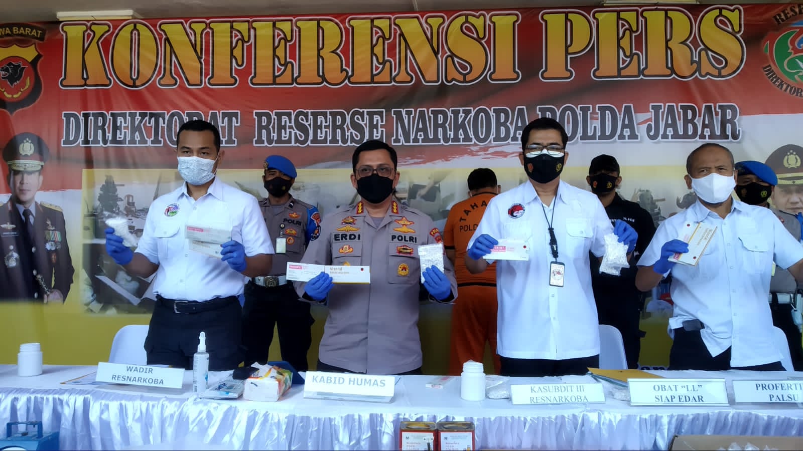 Polda Jabar Ringkus Pemilik Home Industri dan Menyita Jutaan Butir Obat Palsu