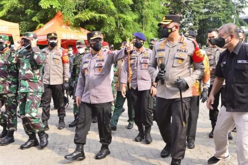 Kunjungi Pasar Modern BSD, Tangerang Selatan : Kapolri ingatkan Masyarakat dan Komunitas Pasar untuk patuhi Prokes yang ketat