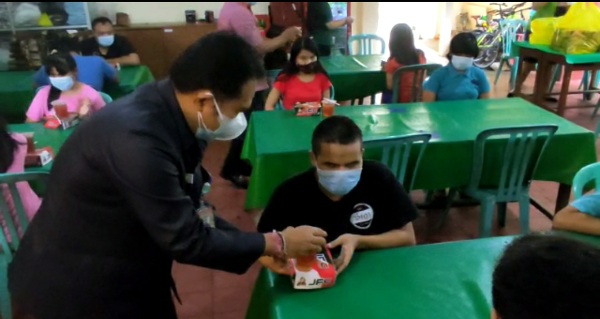 Berbagi Kasih Ditengah Pandemi, Pemerintah  Kota Denpasar Sumbang Makanan Kepada Yayasan Pendidikan Dria Raba Denpasar