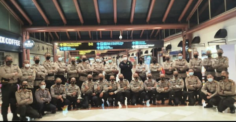 Polri Berangkatkan 100 Resimen Vaksinator Covid-19 ke PON XX Papua