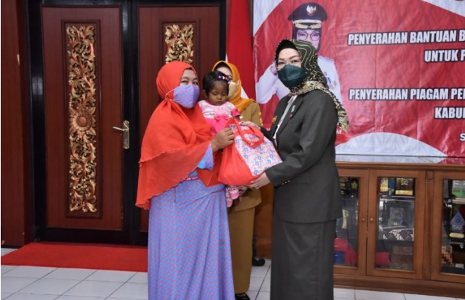 1.049 Balita Gizi Buruk dan Kurang Mampu Terima Bantuan Beras