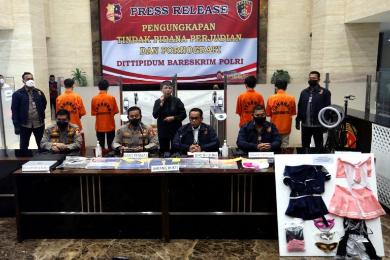 Bareskrim Bongkar Situs Judi Online –  Live  Adegan Seks Streaming 
