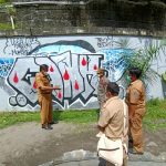 Ditinjau Sekda Alit Wiradana, Mural di Tukad Badung yang Divandal, Akhirnya Dibersihkan Oleh Pemkot Denpasar