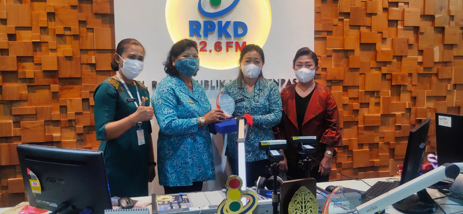 Ketua TP PKK Denpasar Ny. Antari Jaya Negara Tinjau Pelaksanaan Vaksinasi Anak Usia 6 Hingga 11 Tahun