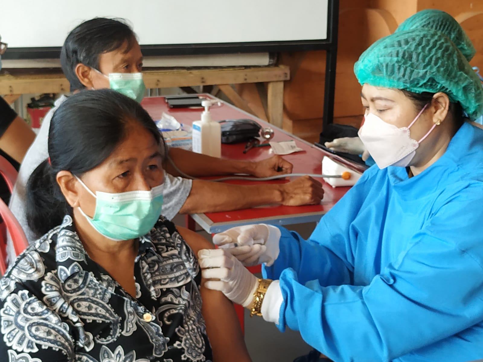 Desa Kesiman Petilan Gelar Vaksinasi Booster.