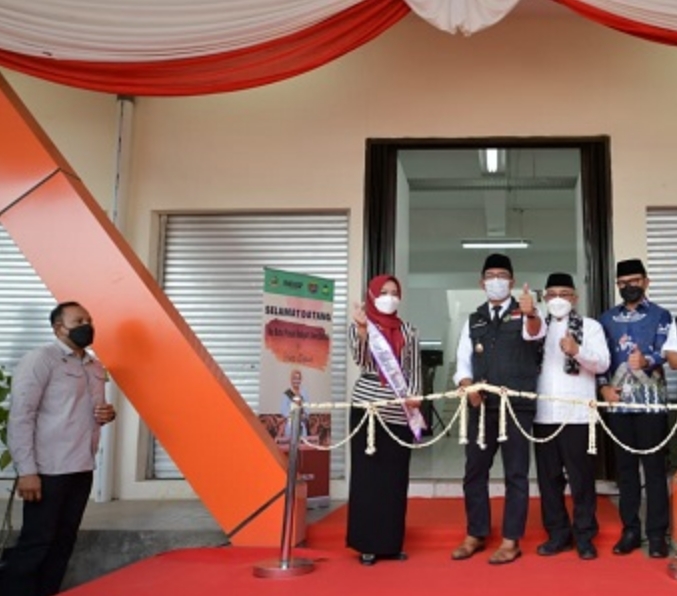 Ridwan Kamil Luncurkan Program Pemesanan Minyak Goreng Melalui Aplikasi Sapawarga