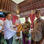 Bupati Bangli Tandatangani Dan Serahkan NPHD Bantuan Kepada 22 Subak di Empat Kelurahan Se- Kecamatan bangli