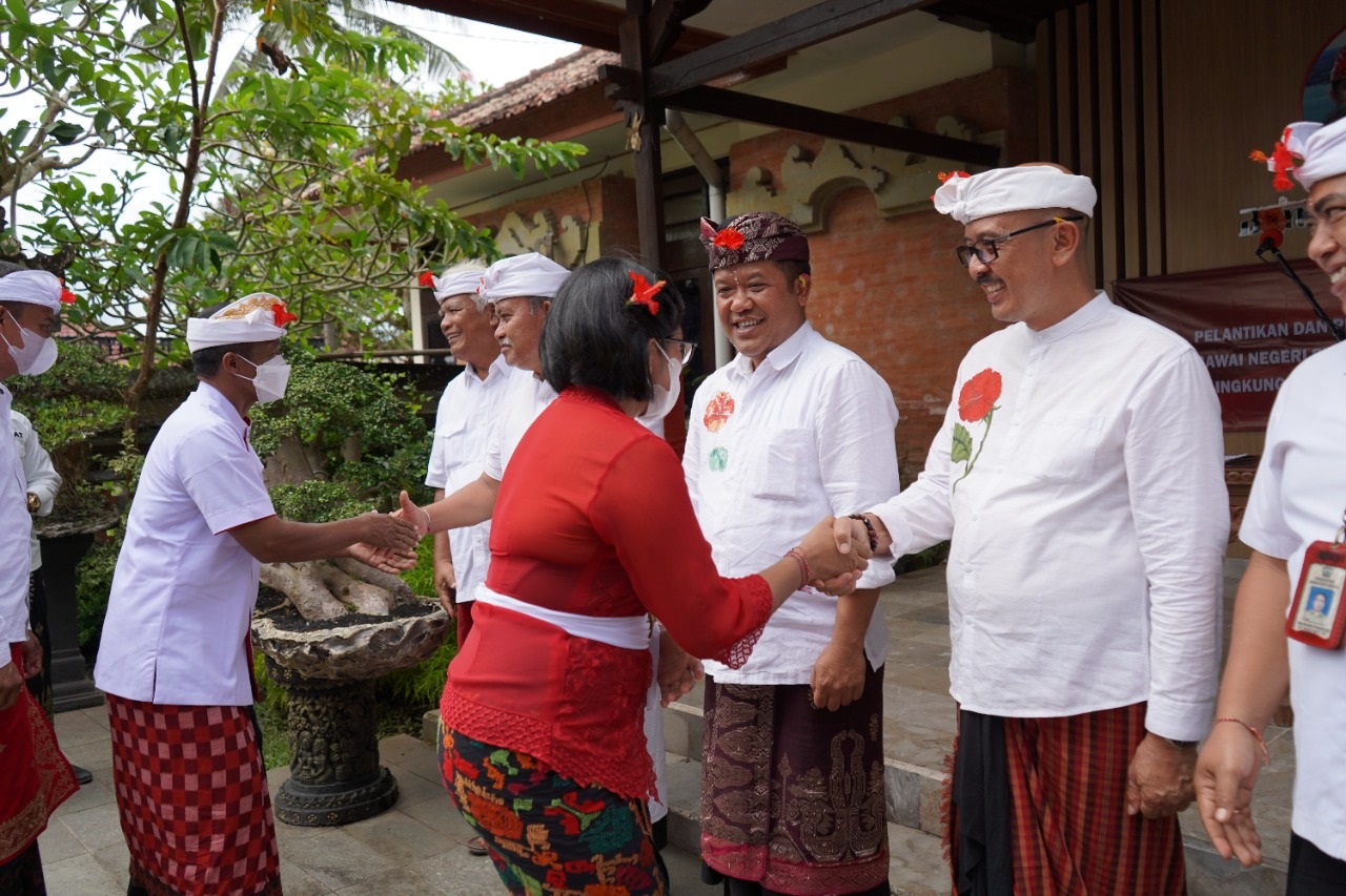 Bupati Bangli  Sedana  Arta Lantik  60 Pejabat  Fungsional 