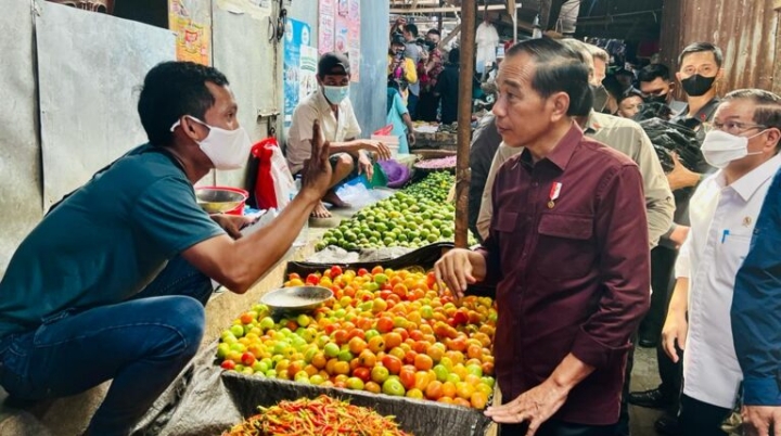 Presiden Cek Harga Sembako di Pasar Airmadidi Minahasa Utara