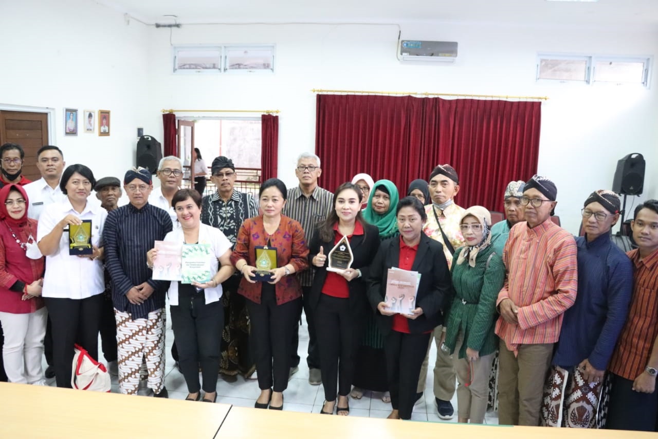 Ketua K3S Ny. Antari Jaya Negara Terima BK3S Yogyakarta, Pelajari Masalah Penanganan Kesejahteraan Sosial.