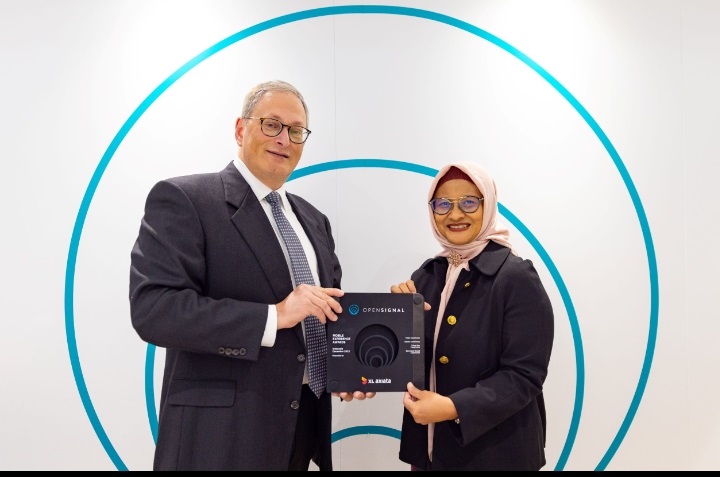 Di Arena Mobile World Congress 2023, XL Axiata Terima Trofi Opensignal Awards