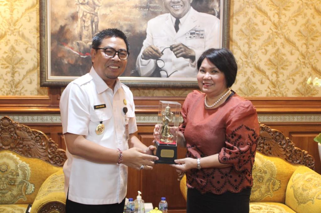 Jajaki Kerjasama Sister City, Wawali Arya Wibawa Terima Dubes Filipina untuk RI