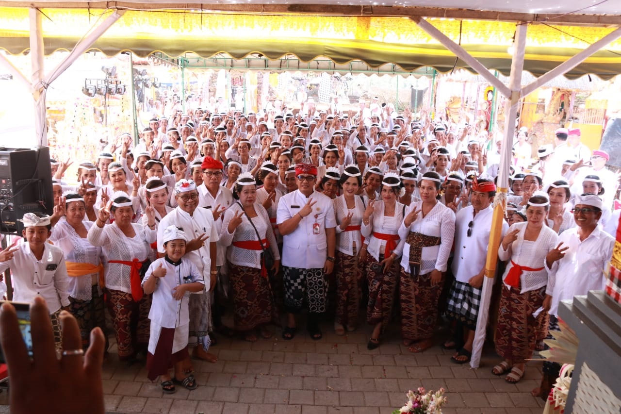 Bupati Tabanan Apresiasi Karya Dewa Yadnya Desa Adat Geluntung Yang Mengedepankan Pelestarian Budaya