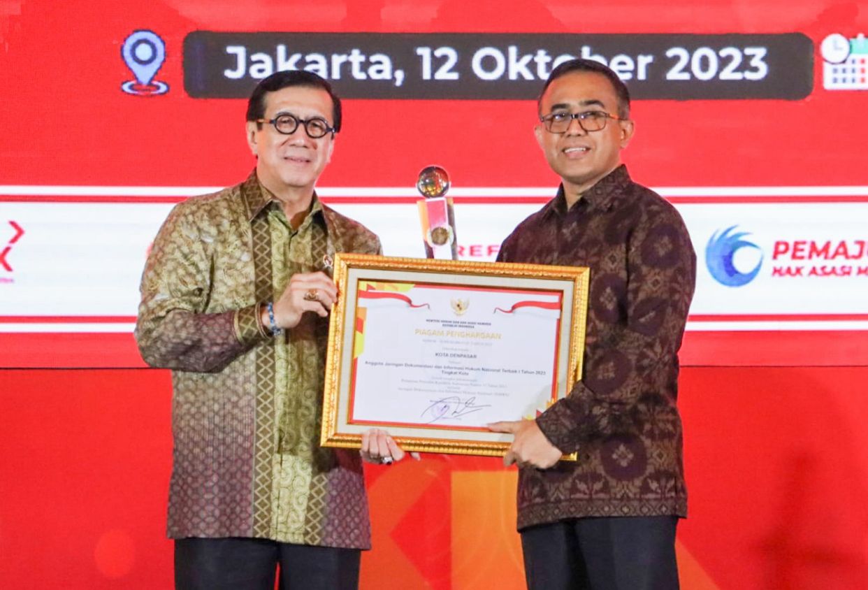 Pemkot Denpasar Raih Penghargaan JDIHN Award Terbaik I Tahun 2023
