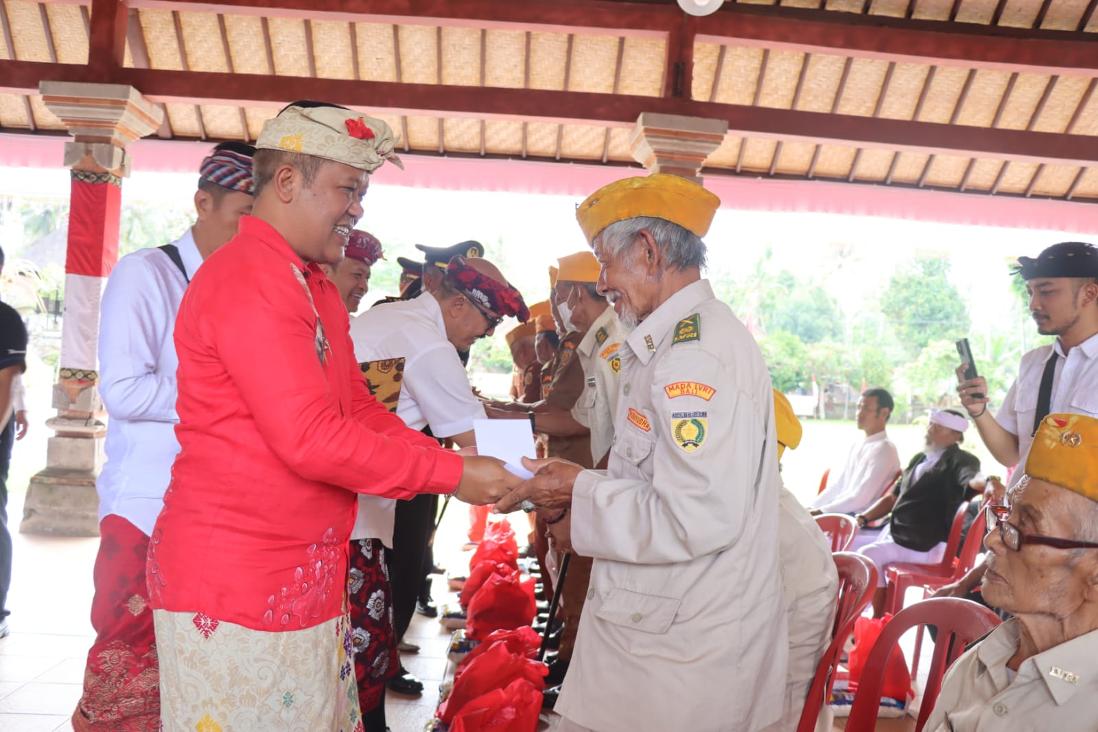 Bupati Bangli Pimpin Apel Peringatan Gugurnya Kapten TNI A.A Gede Anom Mudita ke 76 di Tugu Pahlawan Penglipuran