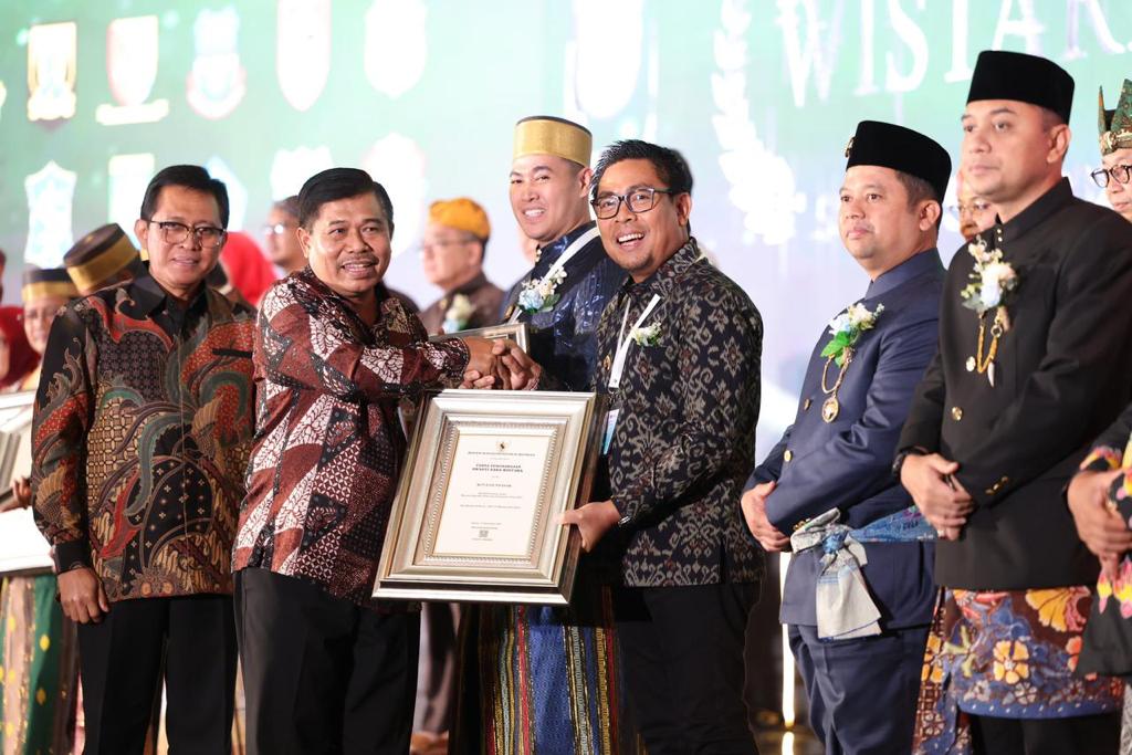 Pemkot Denpasar Raih Penghargaan Nasional STBM dan Kabupaten/Kota Sehat Kategori Tertinggi