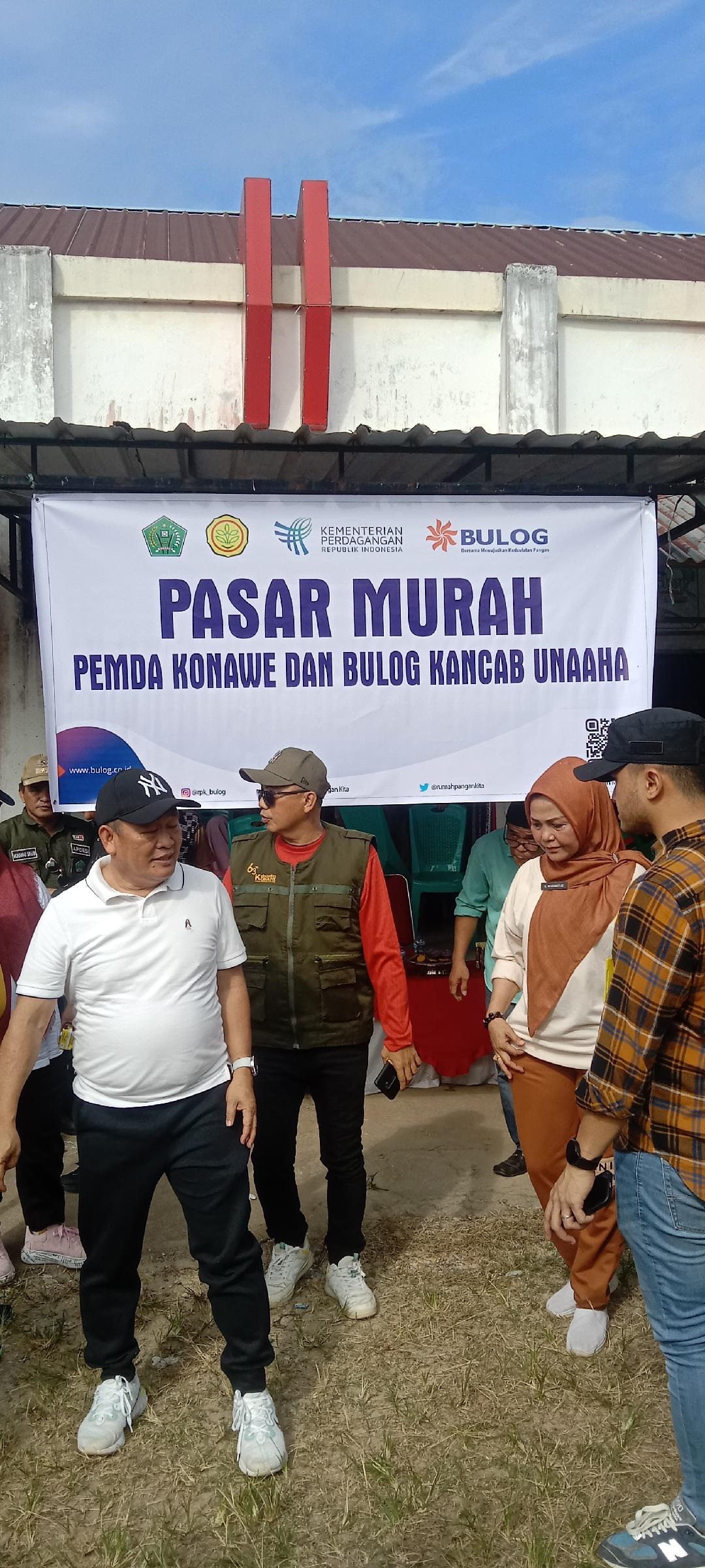 Tekan Inflasi  Pj. Bupati Konawe Dr. H. Harmin Ramba  Gelar Pasar Murah di Pasar Amonggedo