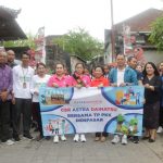 Ny. Antari Jaya Negara Salurkan Bantuan CSR Astra Daihatsu Cokro Kepada SDN 9 Padangsambian