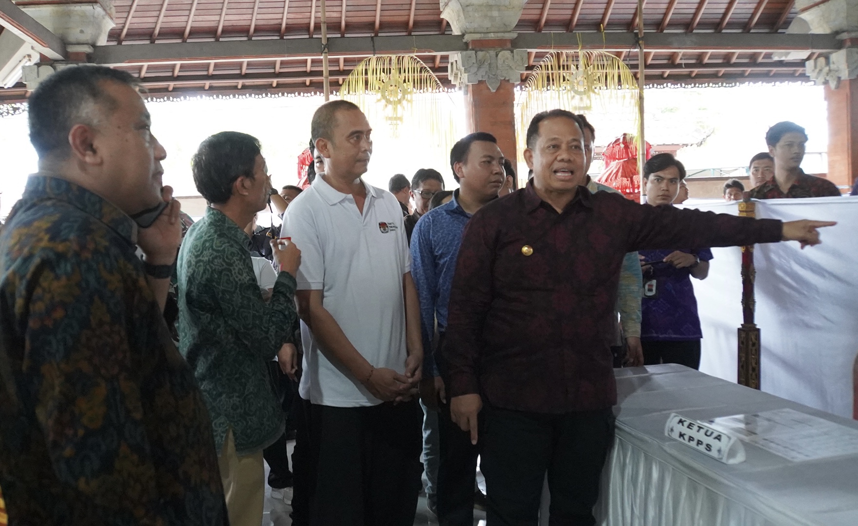 Pastikan Kesiapan H-1 Hari Pencoblosan, Pj Gubernur Bali Tinjau Sejumlah TPS di Denpasar, Badung dan Tabanan