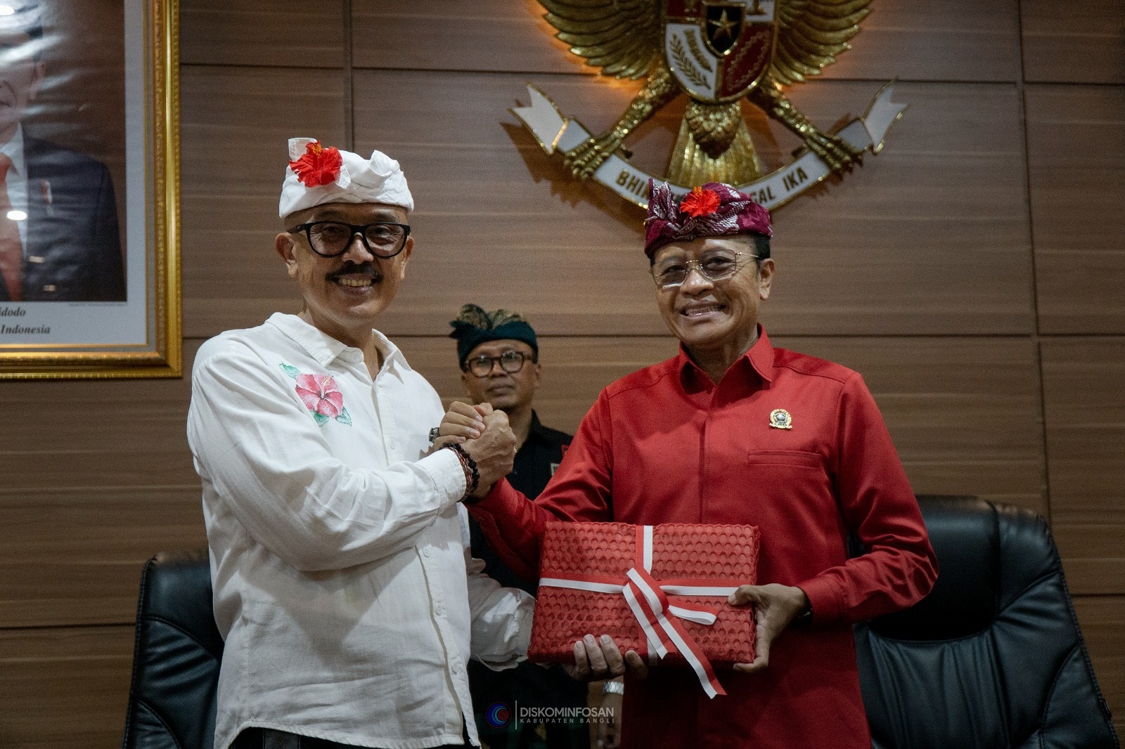 Wabub Bangli I Wayan Diar Sampaikan Laporan LKPJ  kepala Daerah Tahun anggaran 2023 di Rapat Paripurna