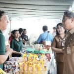 Jaga Laju Inflasi Jelang Idul Fitri 1445H, Wawali Arya Wibawa Tinjau Pasar Murah di Masjid Al Furqon