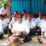 Bupati Sanjaya Sembahyang Pujawali di Pura Luhur Muncak Sari, Sangketan, Penebel