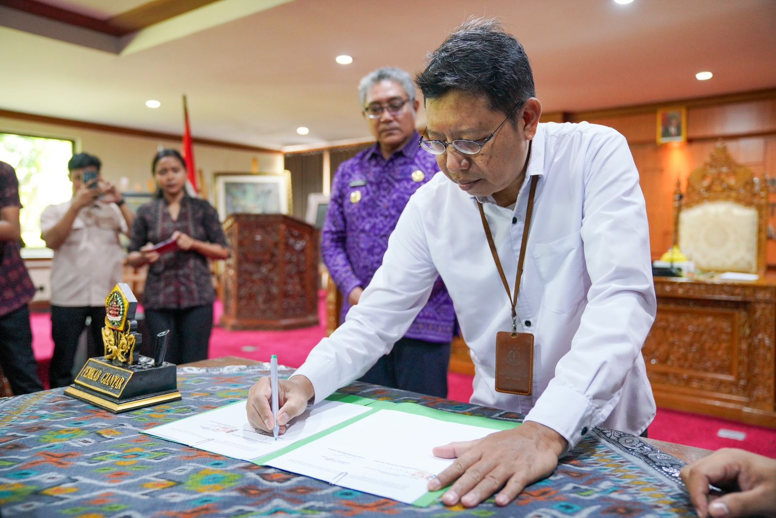 Perbekel Se-Kabupaten Gianyar Tandatangani MOU Dengan Kejaksaan Negeri Kab.Gianyar