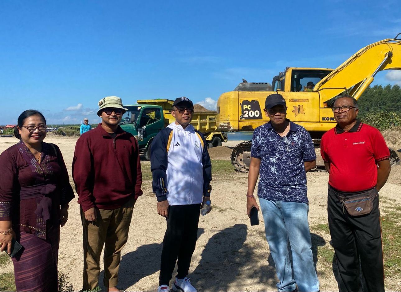 Walikota Jaya Negara Tinjau Pengerjaan Perataan Lahan Stockpile Mertasari