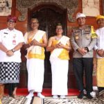 Bupati Tabanan Ngupasaksi Dewa Yadnya Lan Rsi Yadnya di Giria Gede Jumpung Desa Sesandan