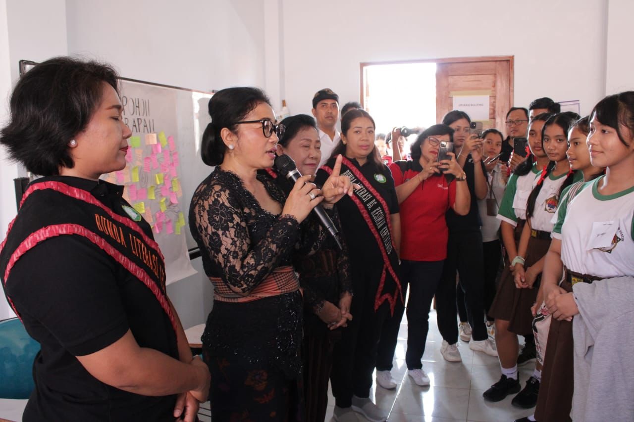 Ny. Antari Jaya Negara Bunda Literasi Kota Denpasar  : Manfaatkan Literasi Untuk Tingkatkan Kesejahteraan Masyarakat
