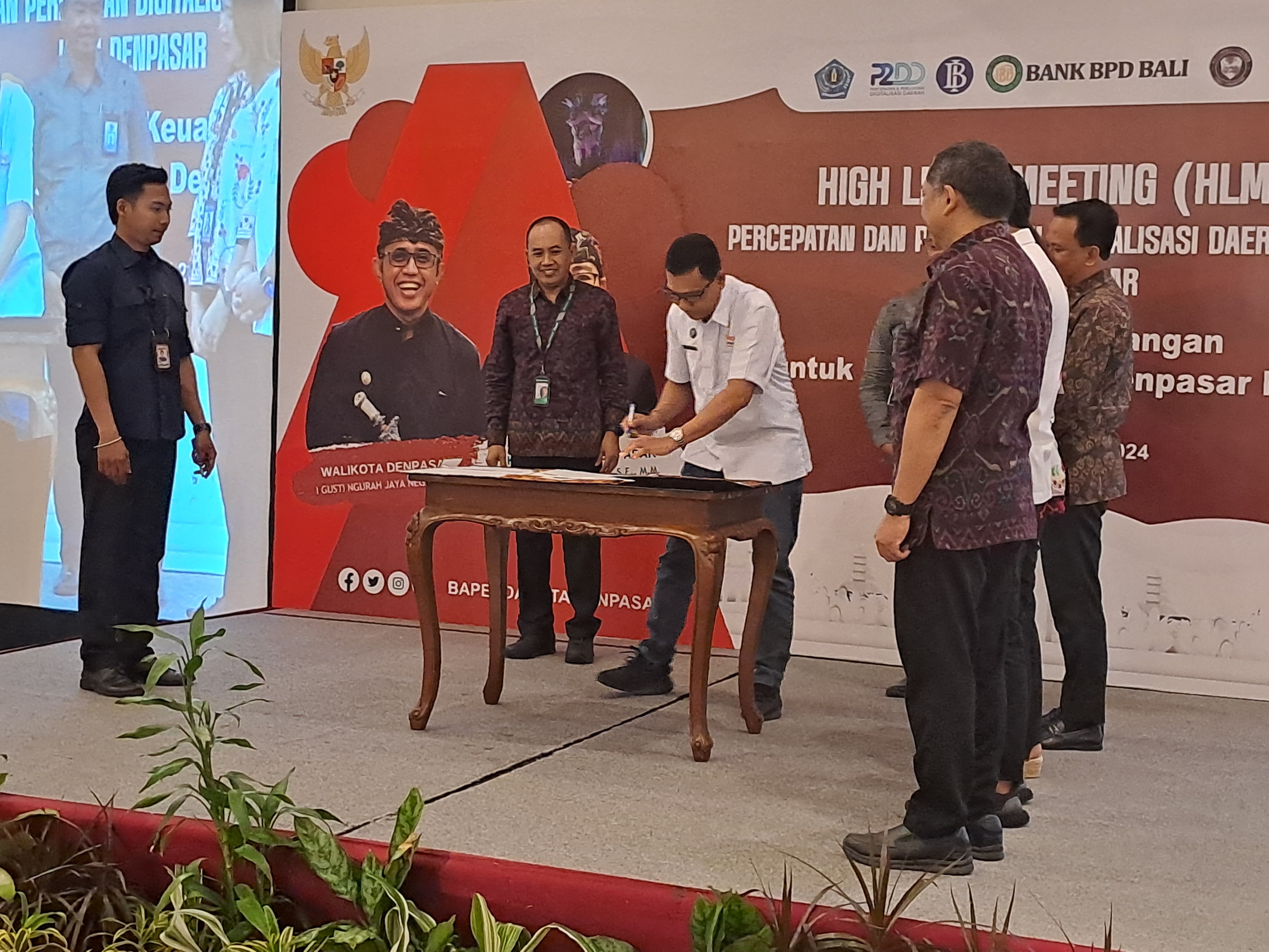 Bapenda Denpasar Gandeng LPD Dekatkan Pelayanan Penerimaan Pajak Daerah.