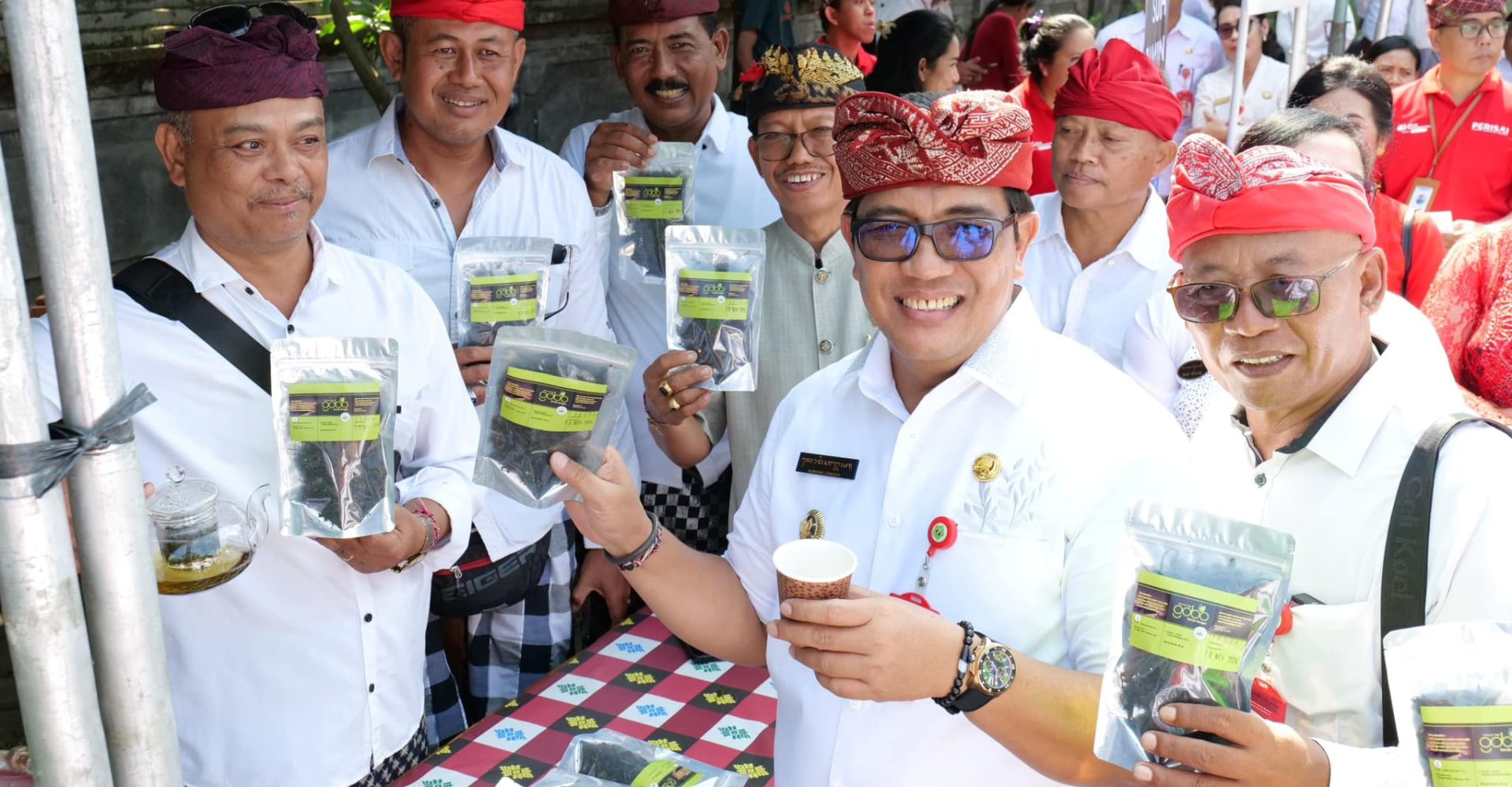 Capai Kunjungan ke-50, Bupati Sanjaya Angkat Potensi Teh Gobo Desa Bongan